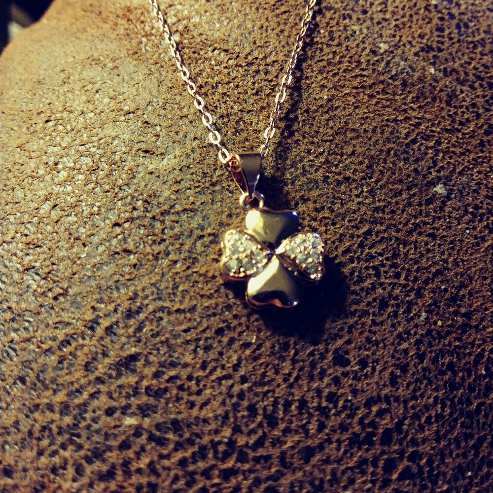 Rose gold 4 leaf clover